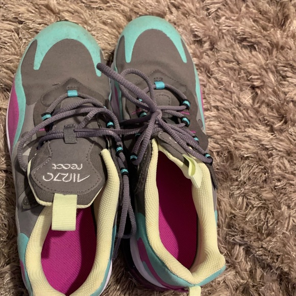 Nike Air270 React Shoes - Picture 7 of 7